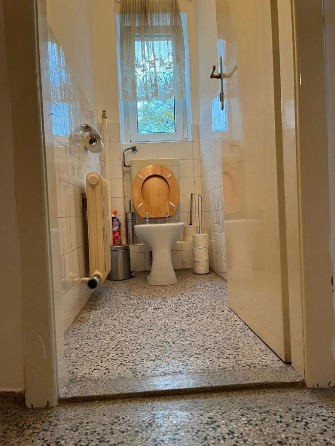 Soothing In A Big House Apartment